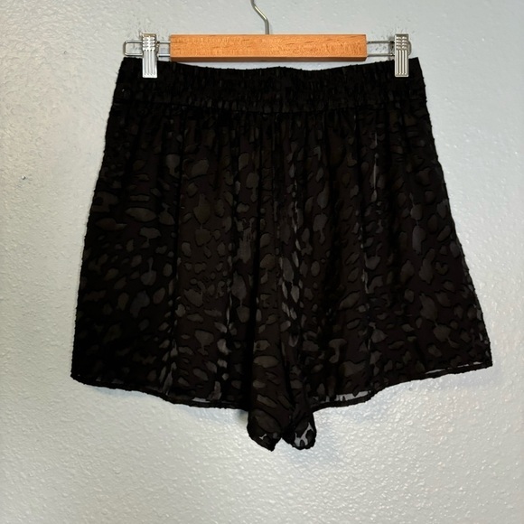 Good American Women's Midnight Black Leopard Print Satin Burnout Shorts Size 26 - Picture 8 of 11